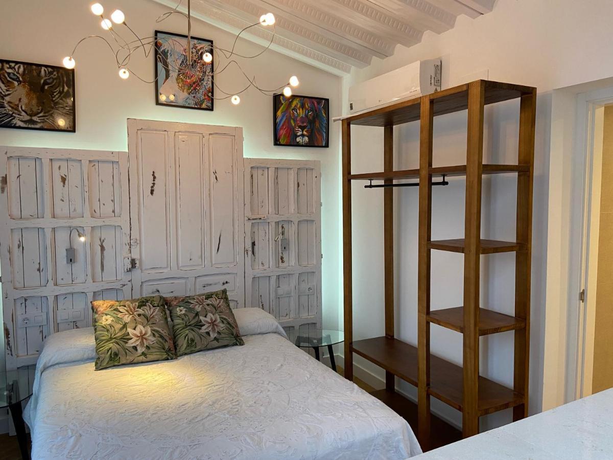 Casa Naia Santa Rufina 7, Seville